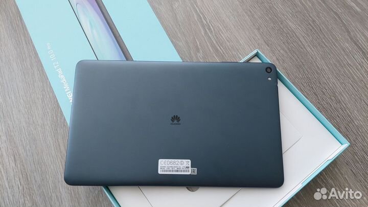 Планшет Huawei MadiaPad t2 10.0 pro +чехол+SD 32гб