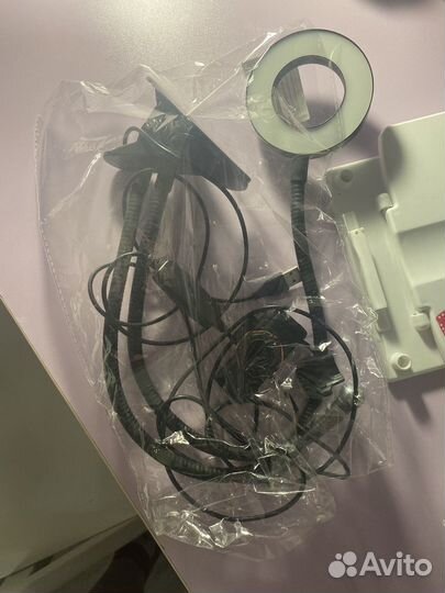 Кольцевая лампа настольная