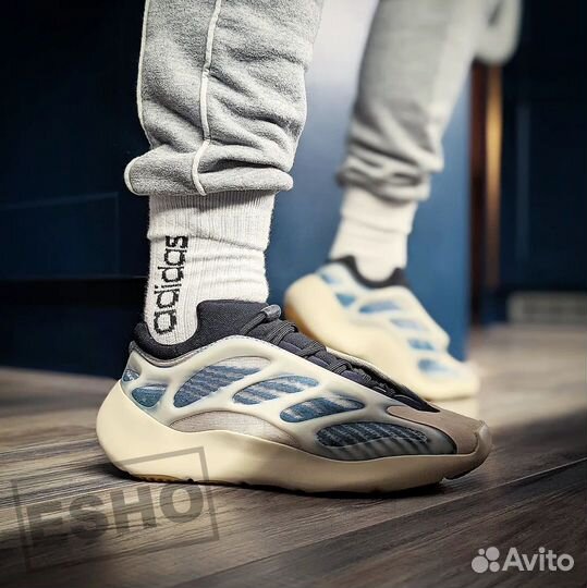 Adidas Yeezy Boost 700 V3