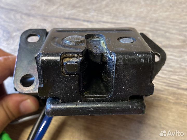 Toyota corolla 120 замок крышки багажника