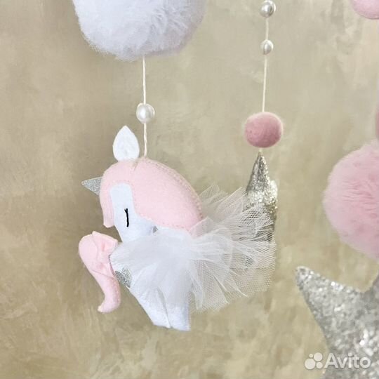 Мобиль на кроватку из фетра