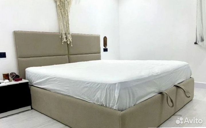 Кровать двуспальная дизайнерская мягкая