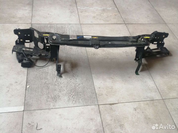 Передний панель телевизор на Volvo Xc 90