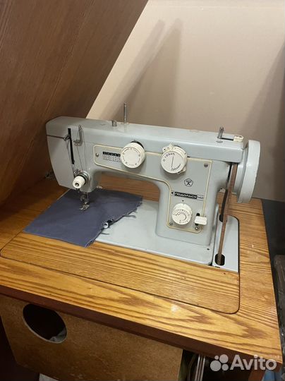 Швейная машина Подольск 142