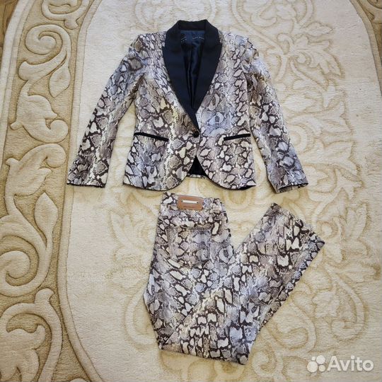 Костюм женский
