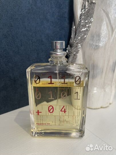 Excentric Molecules 04