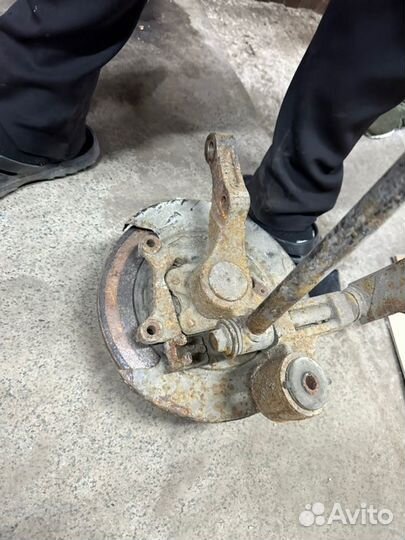 Кулак задний левый Hyundai Tucson 1 2.0 G4GC 2008