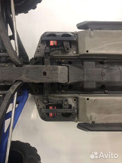 Traxxas e-revo 1:8 на радиоуправлении