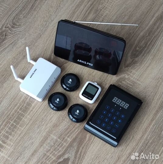 Кнопка вызова официанта, часы, табло, пуль, репите