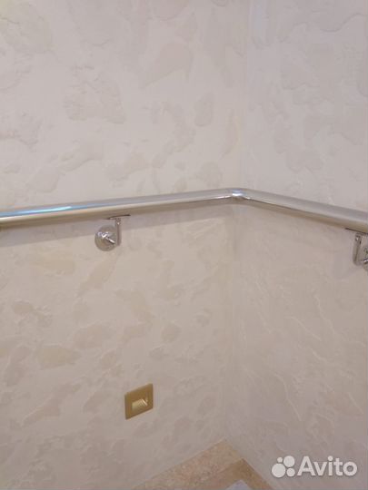 Пристенный поручень