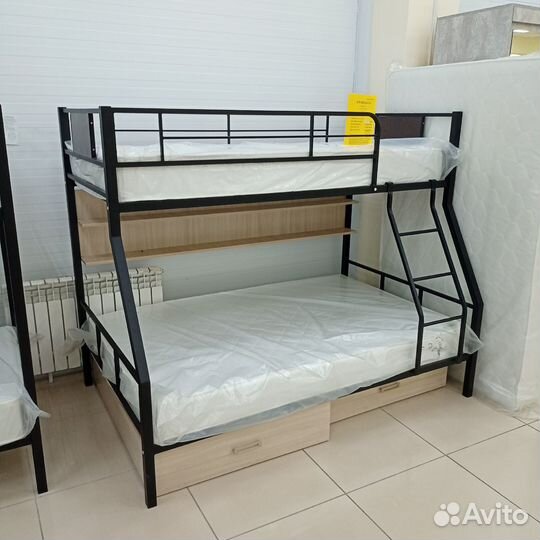 Двухъярусная кровать