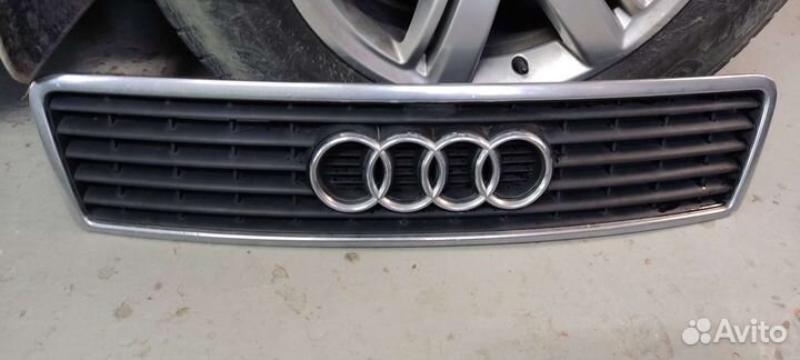 Решетка радиатора Audi A8 d2