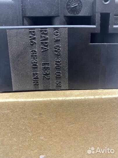 Блок клапанов пневмоподвески Mercedes-Benz