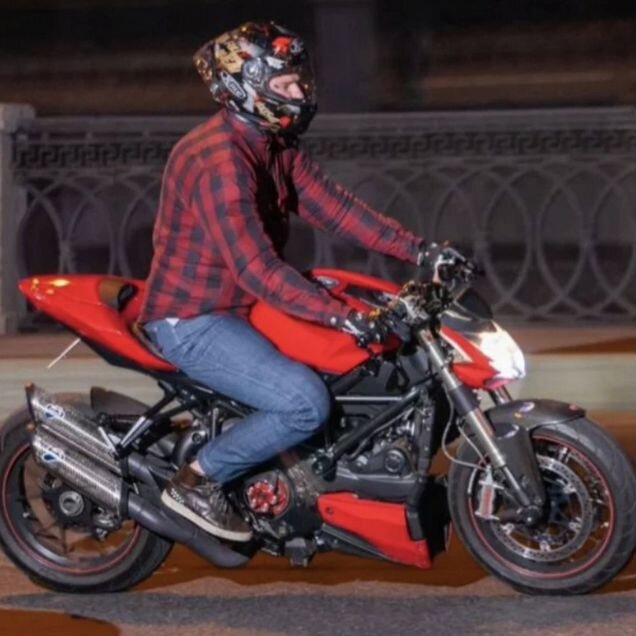Ducati Streetfighter, 2010, 20 500 км