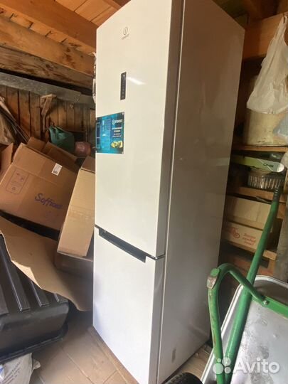 Холодильник indesit