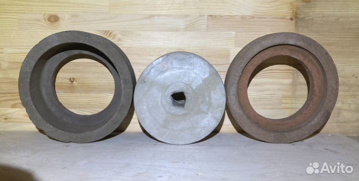 Наждачный камень старинный