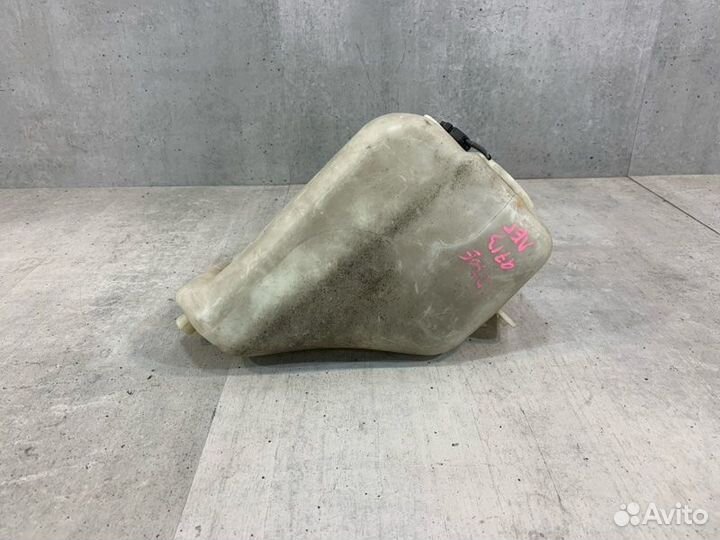 Бачок омывателя Mercedes E230 W124 102.982