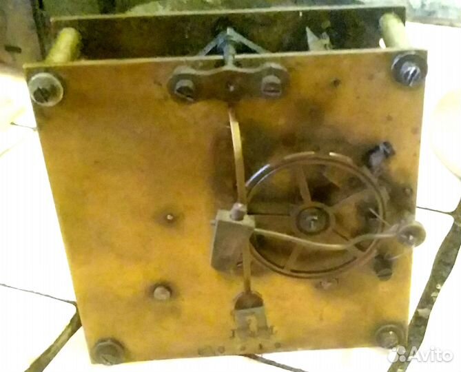 Антикварные деревянные часы