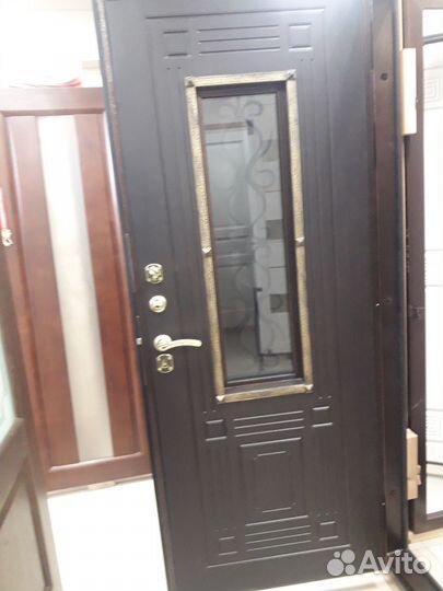 Дверь входная металлические с ковкой и стеклом