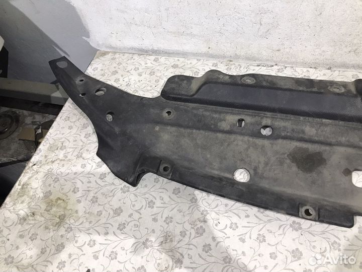 Кожух замка капота Land cruiser prado 150