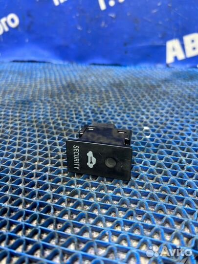 Кнопка Security Toyota Corolla Ce 130 седан 1ZZ