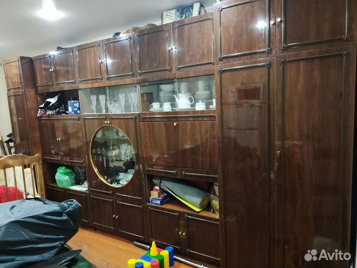 Старинный шкаф