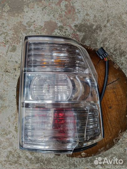 Фонарь задний Mitsubishi Pajero 4 (оригинал)