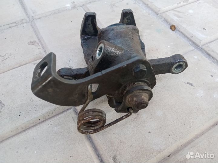 Суппорт задний левый Киа Рио 3