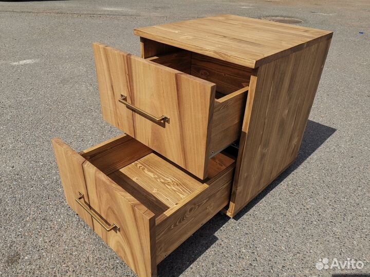 В наличии тумба из щита сосны с фасадами из слэба