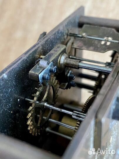 Старинные настенные антикварные часы с боем