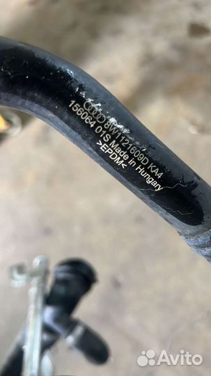 Патрубок охлаждения Audi 8W1121609D