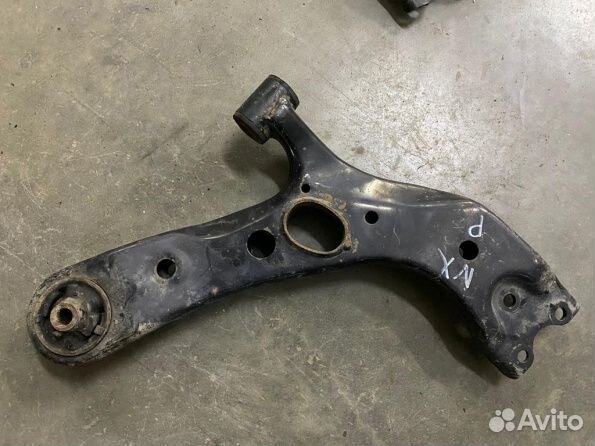 Lexus NX Рычаг передний нижний бумеранг