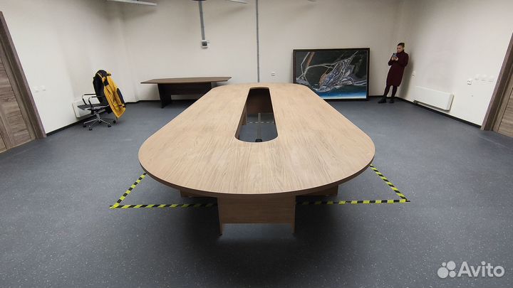Стол для переговоров