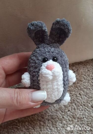 Брелок из плюшевой пряжи