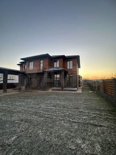 Дом 570 м² на участке 15 сот.