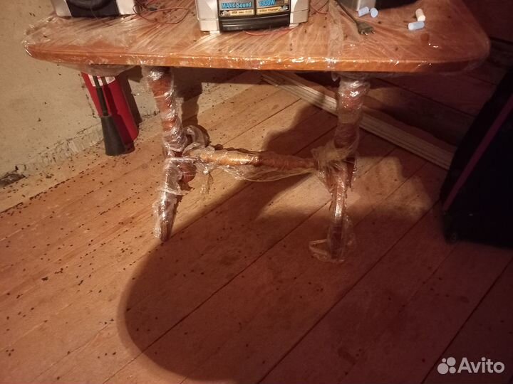 Кухонный уголок со столом