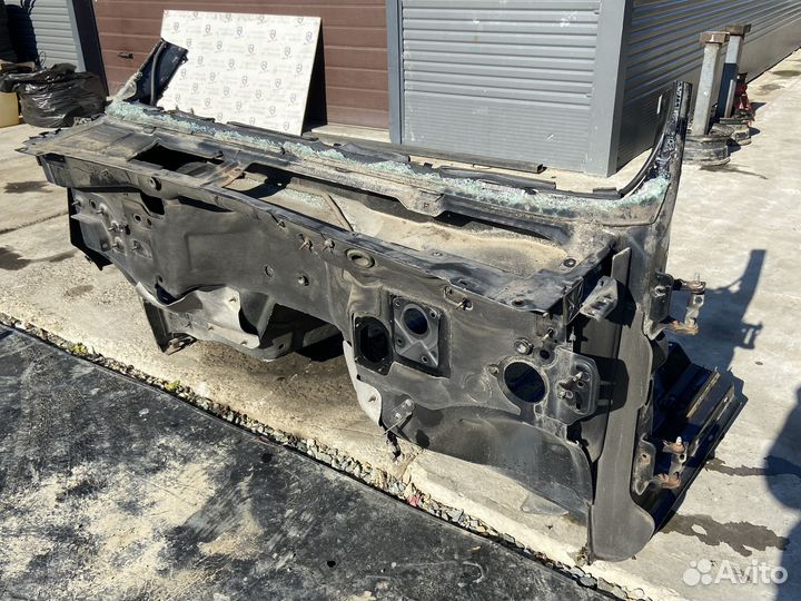 Передняя часть кузова Cadillac Escalade GMT800