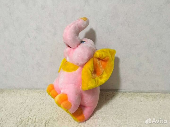 Плюшевый розовый слон