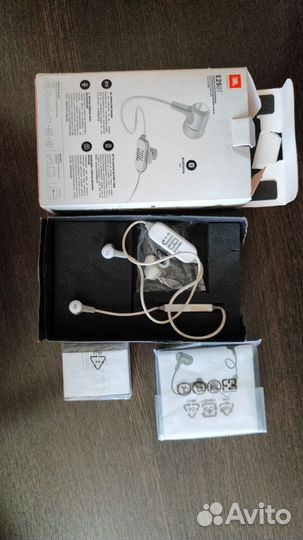 Беспроводные наушники JBL E25BT