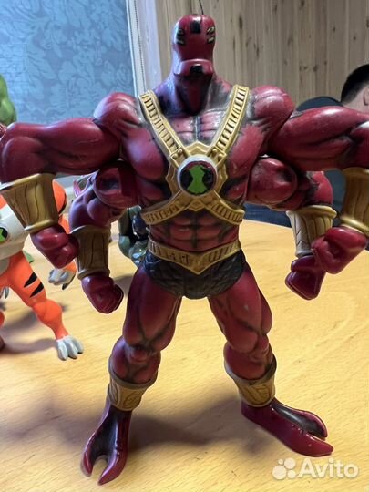 Игрушки-фигурки Бен 10 и компания