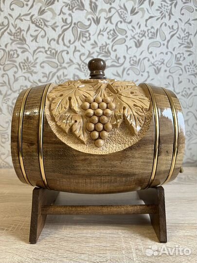 Деревянный бочонок для вина