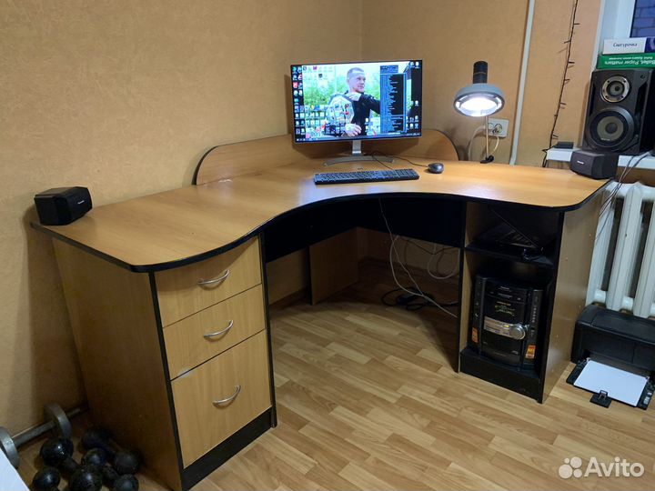 Компьютерный стол