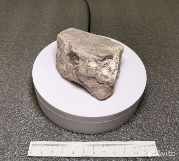 Уссингит, гакманит, содалит