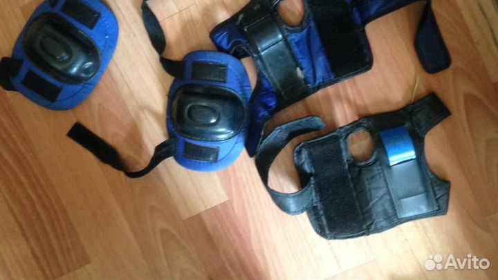 Защитные перчатки и наколенники для роликов