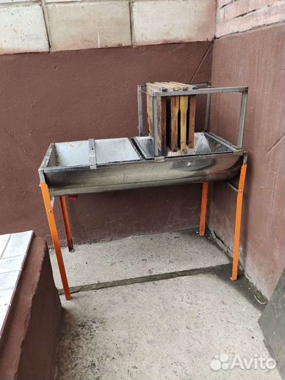 Стол для распечатки сот; пыльцесборник