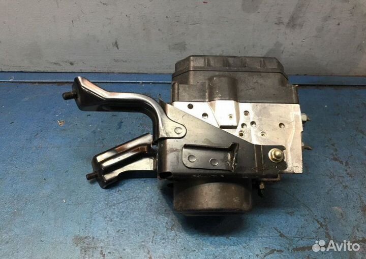 Блок ABS Lexus Ls430 UCF30 UCF31