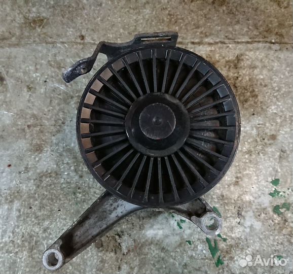 Обводной ролик с кронштейном Mercedes m278 m157