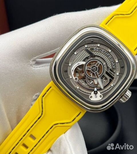 Часы красивые желтые Sevenfriday