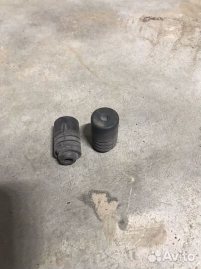 Резиновый отбойник багажника Checrolet Cruze