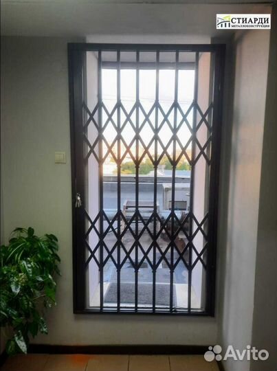 Раздвижные решетки металлические на двери